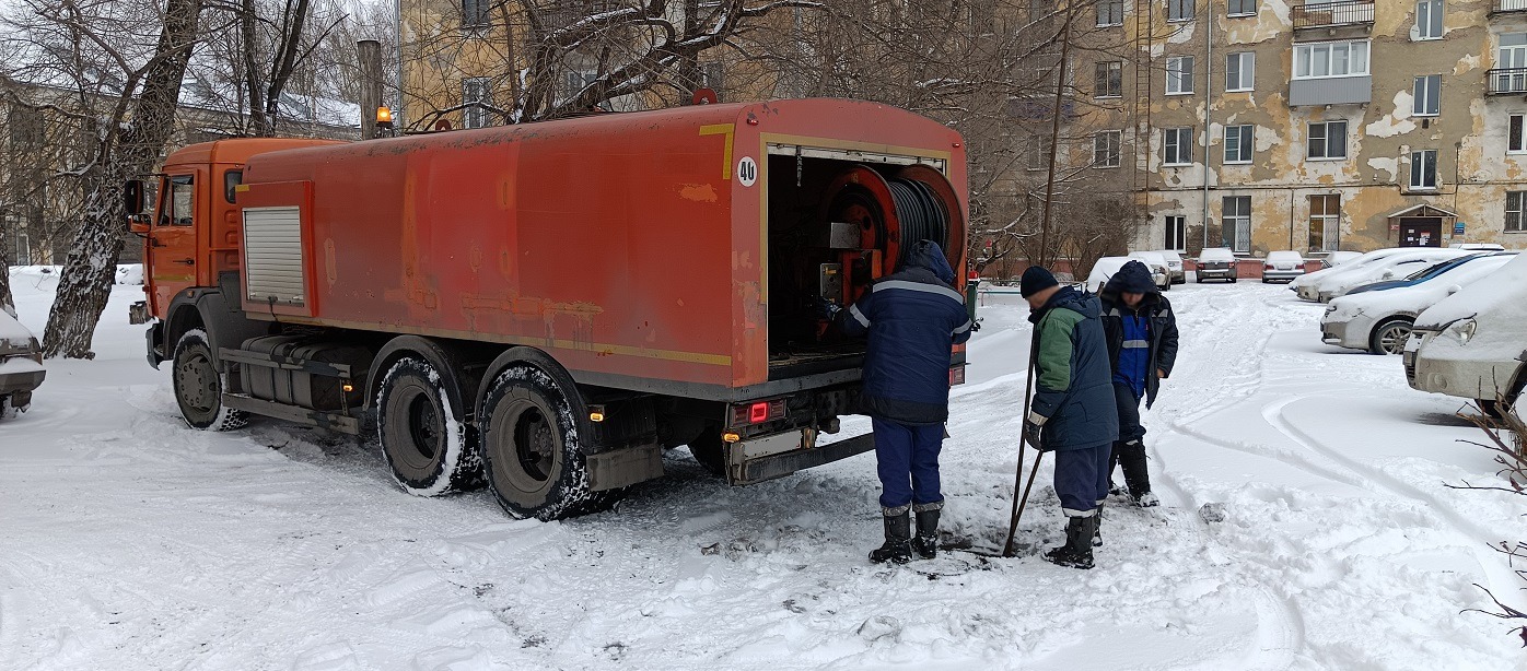 Прочистка канализации от засоров гидропромывочной машиной и специальным оборудованием в Московской области